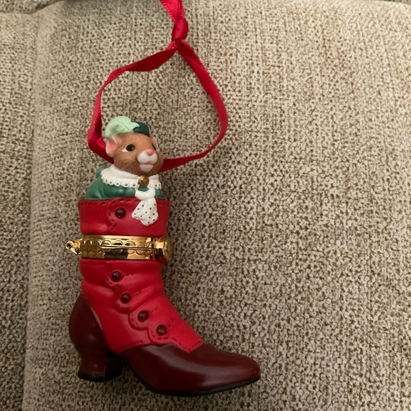 🌸3 for $18🌸 Hallmark Christmas Ornament 2000, Fashion Afoot Cute Mouse in Boot - Picture 3 of 12